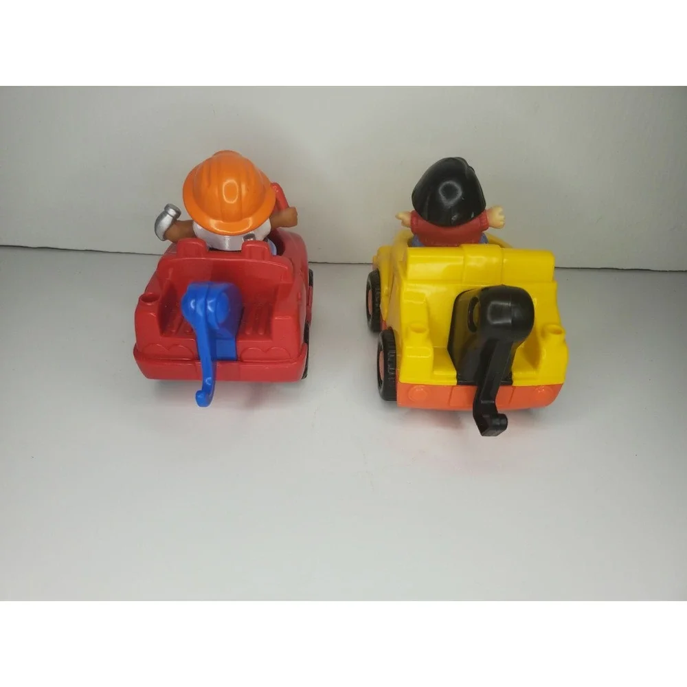 2 Fisher Price Little People Tow Truck, Driver, Mechanic‎ & Car